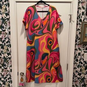 Groovy print maxi T-shirt dress size large nwot